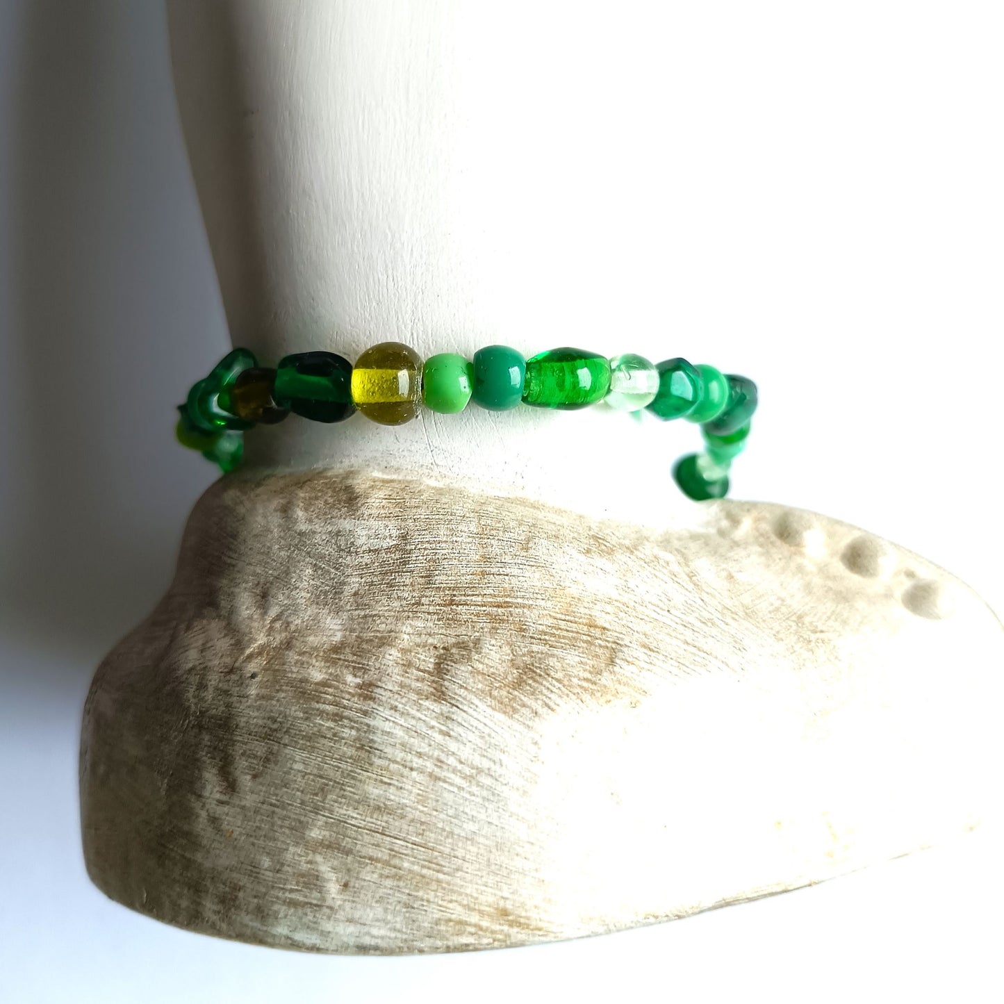 Zartes Armband in Grüntönen mit Karabinerverschluss