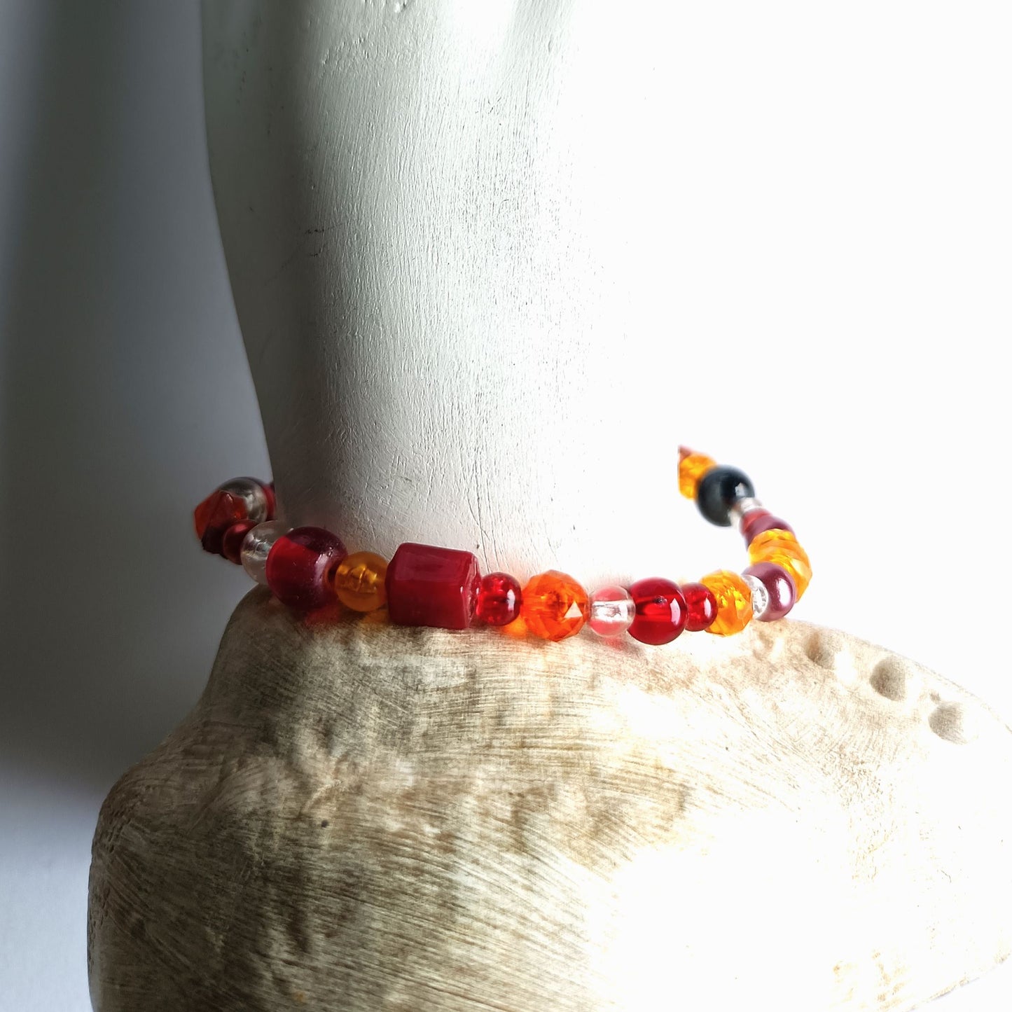 Armband in orangefarben mit Karabinerverschluss