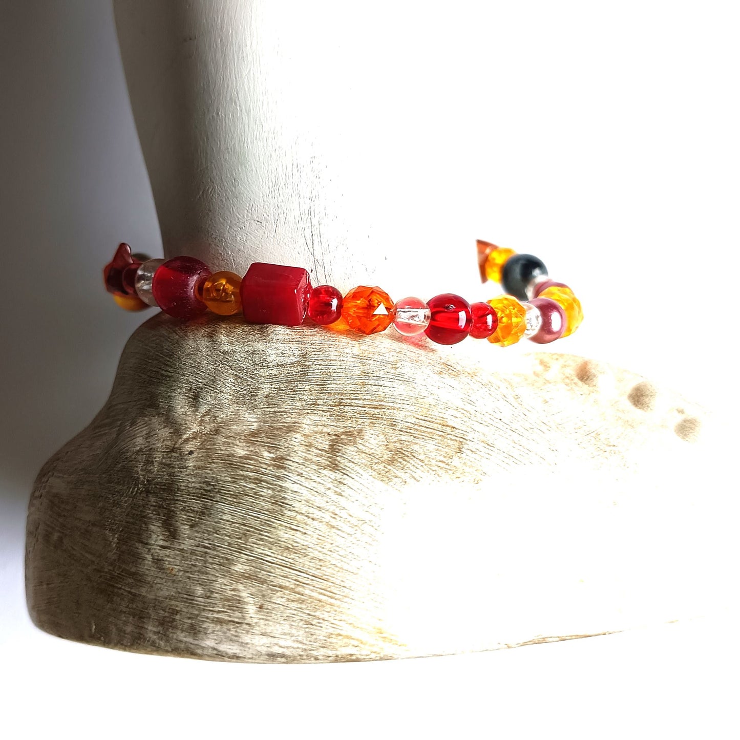 Armband in orangefarben mit Karabinerverschluss