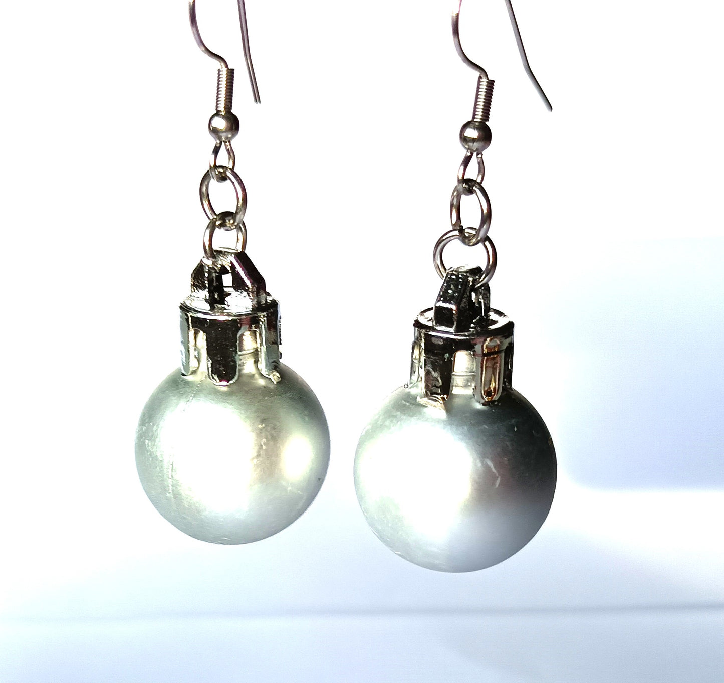 Weihnachtskugel-Ohrringe